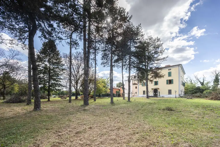 Villa in vendita di 2.660 mq a €950.000 (rif. 43/2025)