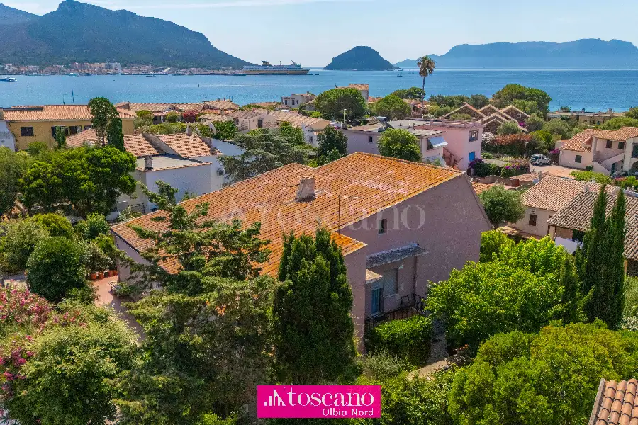 Villa in vendita di 330 mq a €1.500.000 (rif. 42/2026)