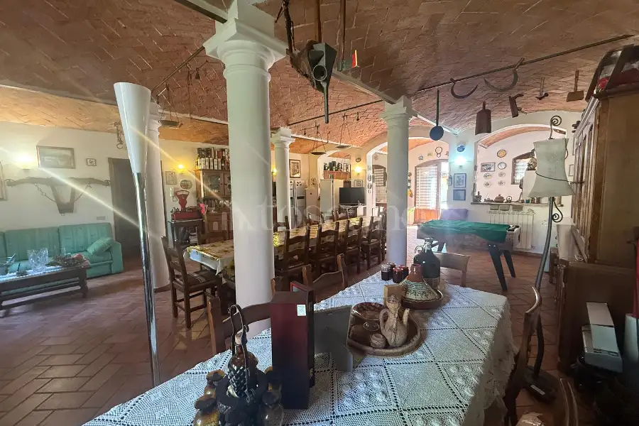 Casa Indipendente in vendita di 600 mq a €1.359.000 (rif. 49/2026)