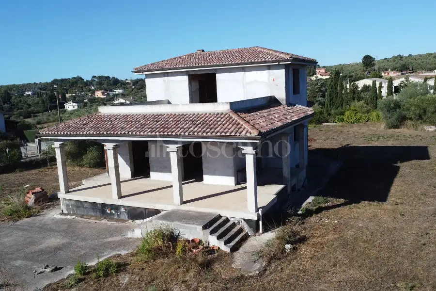 Casa Indipendente in vendita di 300 mq a €230.000 (rif. 198/2026)