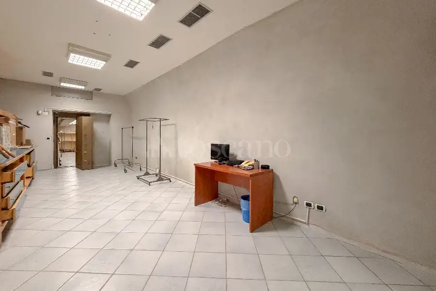 Negozio in vendita di 200 mq a €590.000 (rif. 51/2026)