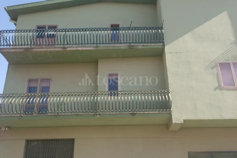 Palazzo in vendita di 750 mq a €450.000 (rif. 32/2019)