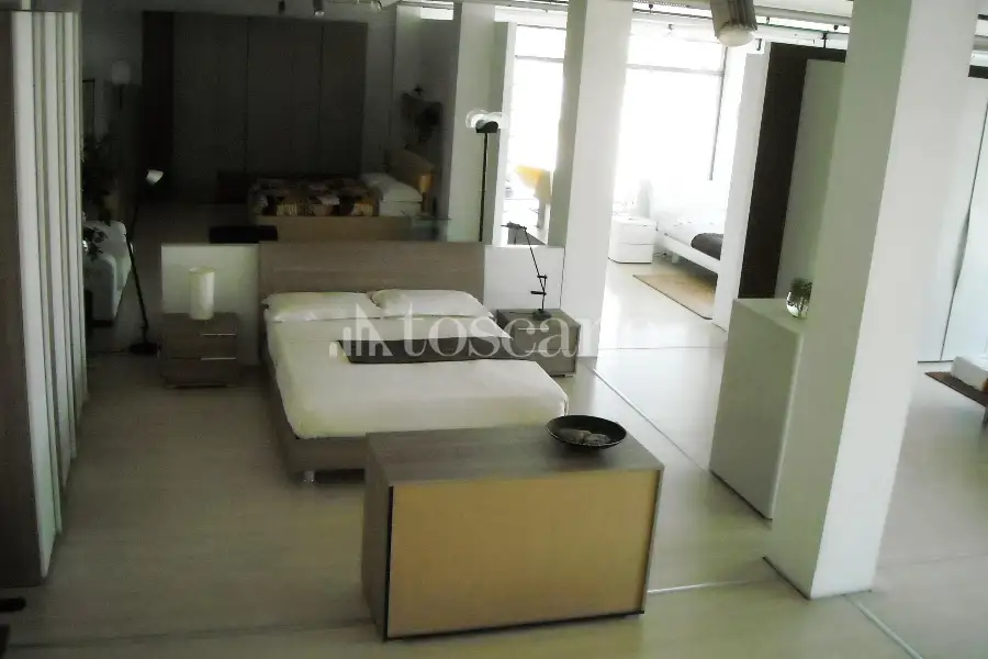 Negozio in vendita di 2220 mq a €620,000 (rif. MRE1010VE)