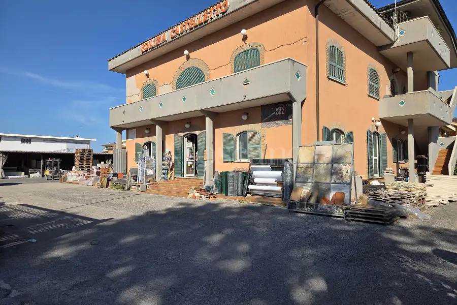 Negozio in affitto di 600 mq a €12.000 (rif. 63/2025)