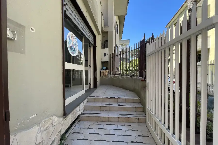 Negozio in affitto di 60 mq a €550 (rif. 6/2025)