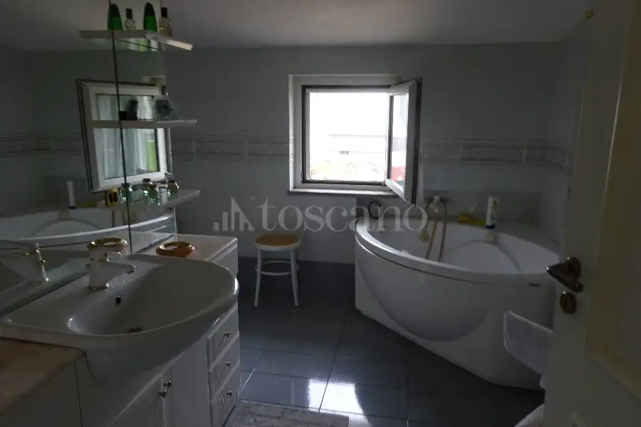 Villa in vendita di 443 mq trattativa riservata (rif. 19/2025)