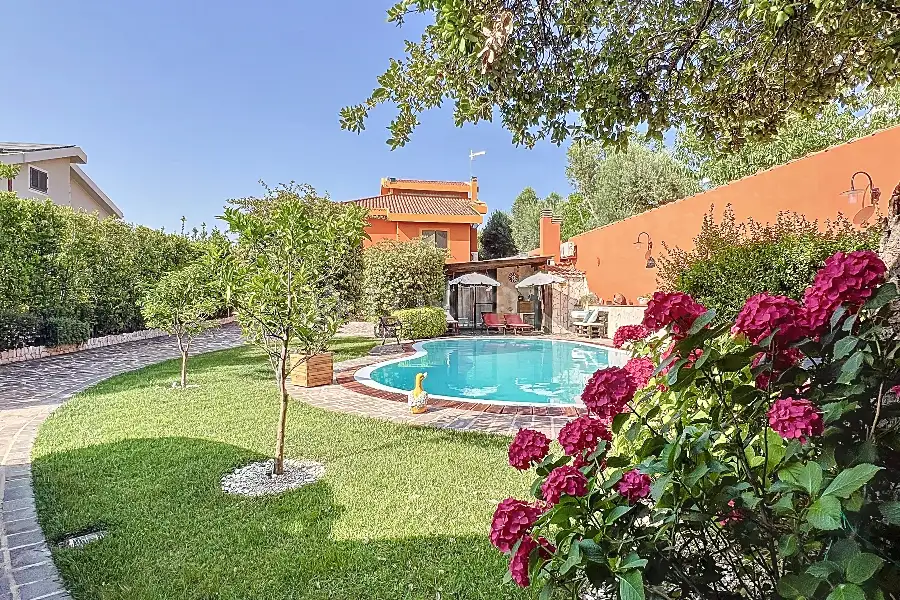 Casa Indipendente in vendita di 330 mq a €590.000 (rif. 82/2025)
