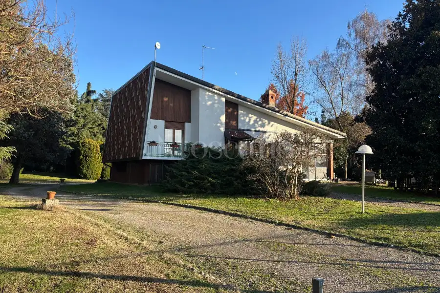 Villa Plurifamiliare in vendita di 370 mq a €1.200.000 (rif. 43/2025)