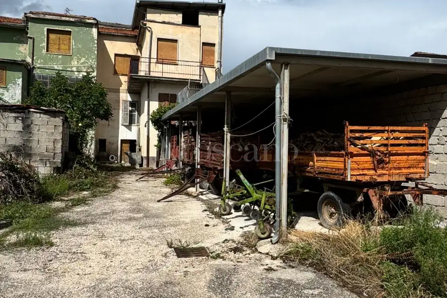 Casa Indipendente in vendita di 250 mq a €90.000 (rif. 102/2025)