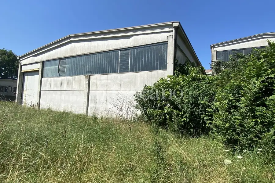 Capannone in vendita di 2000 mq a €740,000 (rif. TS0044VE)