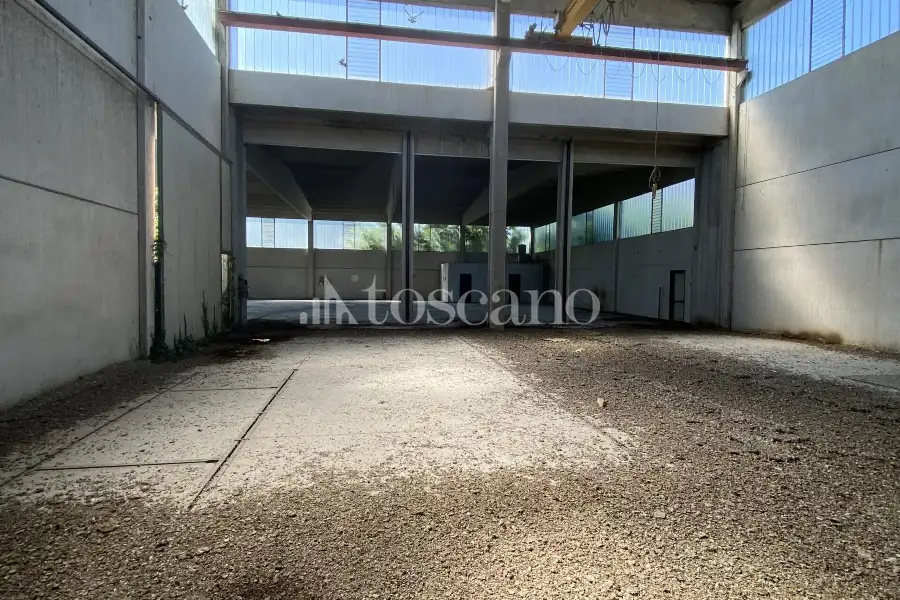 Capannone in vendita di 2000 mq a €740,000 (rif. TS0044VE)