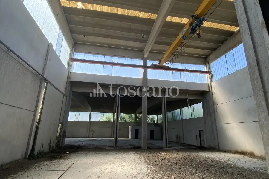 Capannone in vendita di 2000 mq a €740,000 (rif. TS0044VE)