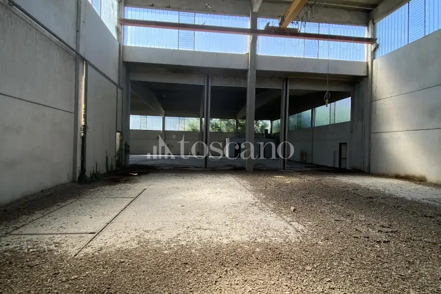 Capannone in vendita di 2000 mq a €740,000 (rif. TS0044VE)
