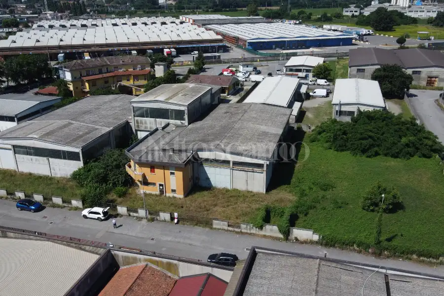 Capannone in vendita di 2000 mq a €740,000 (rif. TS0044VE)