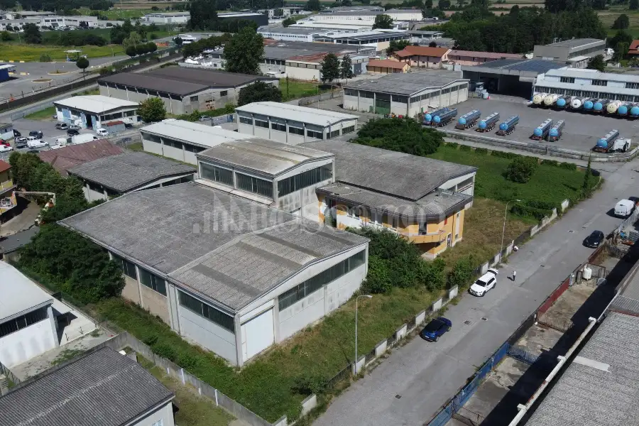 Capannone in vendita di 2000 mq a €740,000 (rif. TS0044VE)