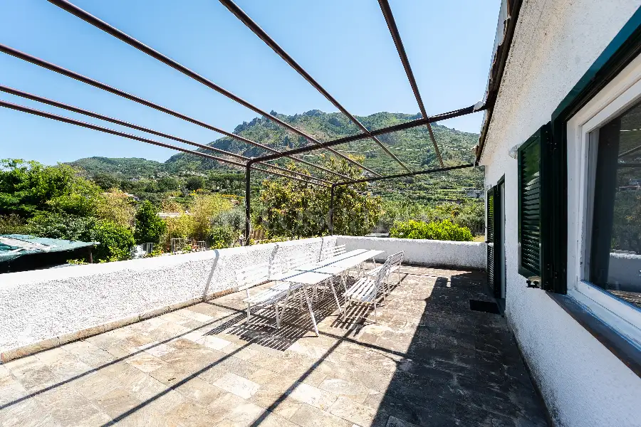 Villa in vendita di 230 mq a €1.200.000 (rif. 2/2026)
