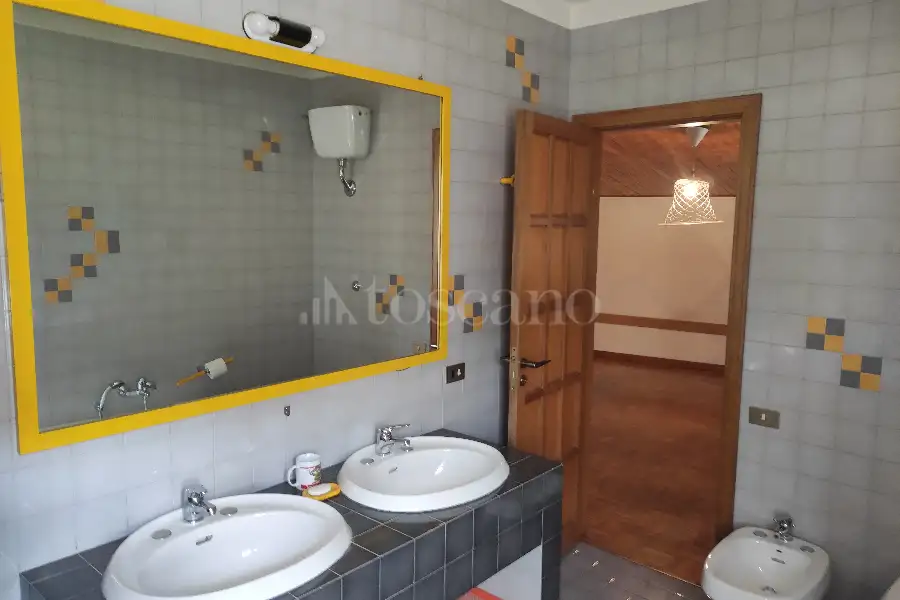 Casa in vendita di 240 mq a €160.000 (rif. 9/2025)