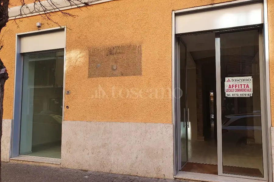 Negozio in affitto di 60 mq a €1.900 (rif. 110/2026)