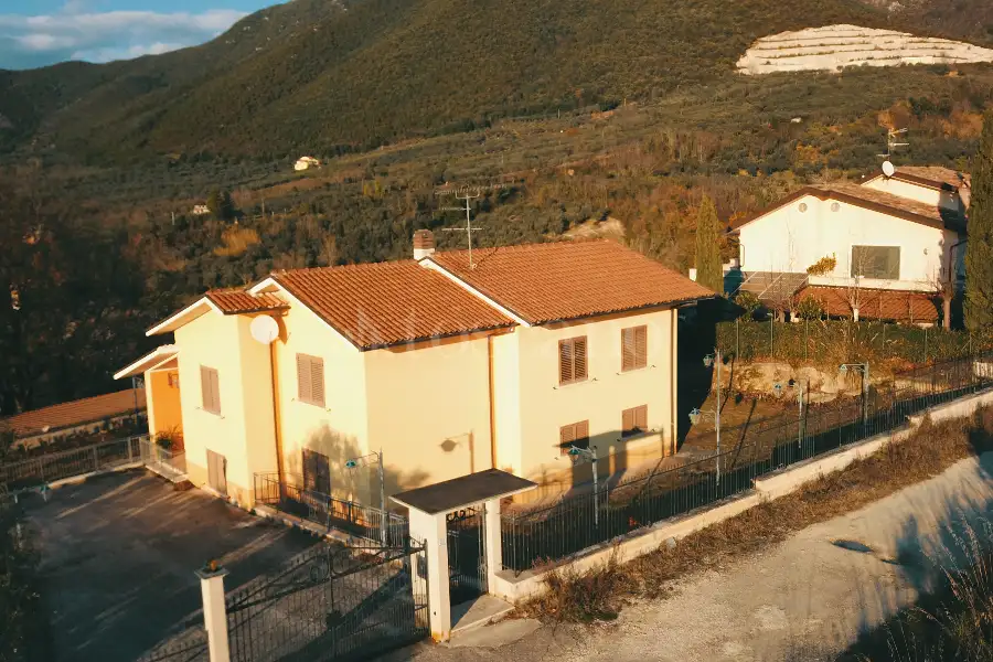 Villa in vendita di 270 mq a €255.000 (rif. 4/2026)