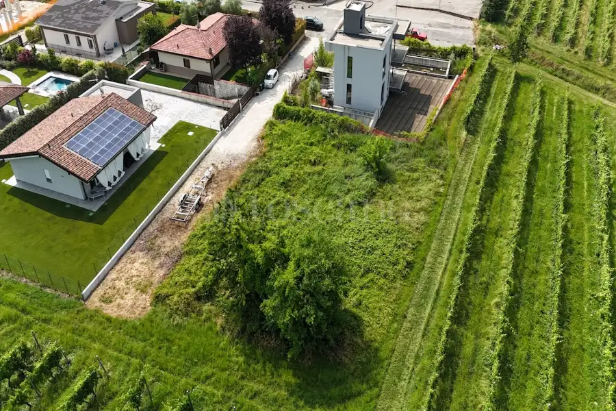 Edificabile Residenziali in vendita di 1.000 mq a €190.000 (rif. 11/2025)