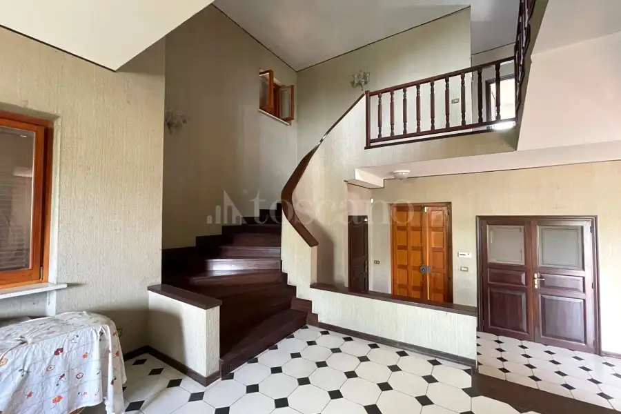 Villa in vendita di 305 mq a €650.000 (rif. 12/2025)
