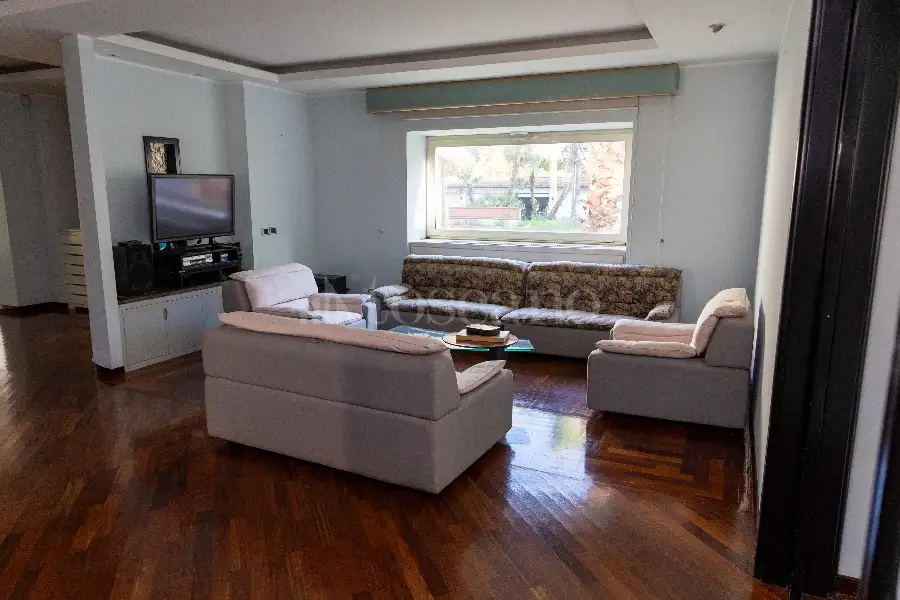 Villa in vendita di 700 mq a €580.000 (rif. 131/2025)