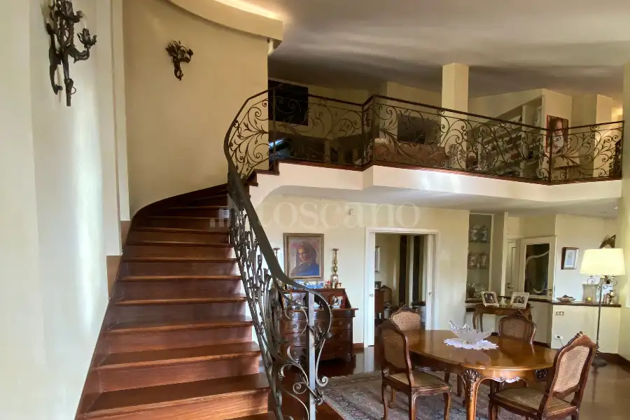 Villa Plurifamiliare in vendita di 850 mq a €899.000 (rif. 5/2026)