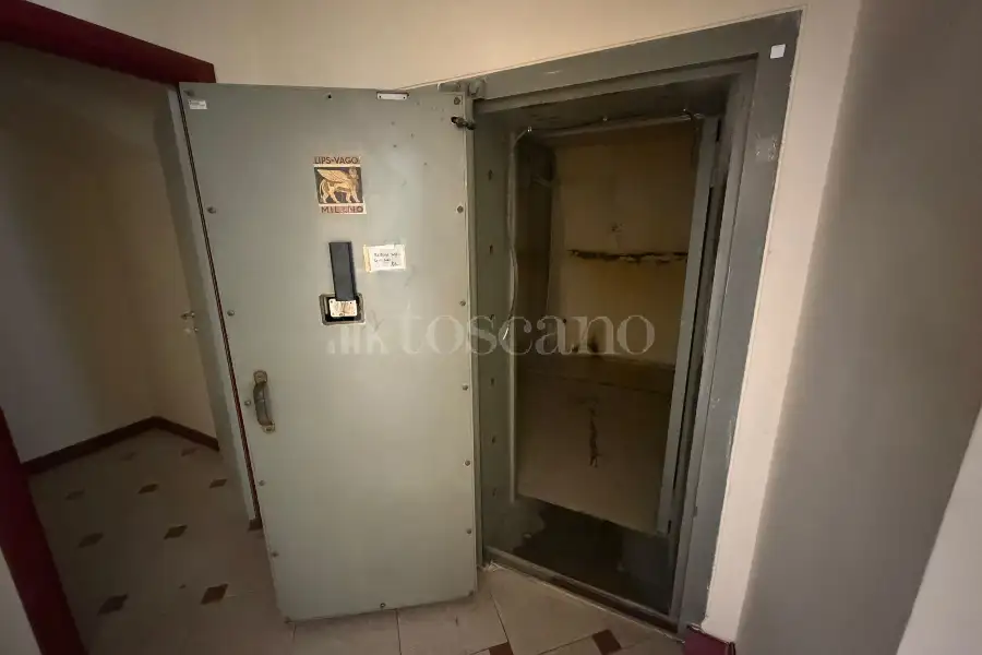 Negozio in affitto di 210 mq a €7.000 (rif. 13/2026)