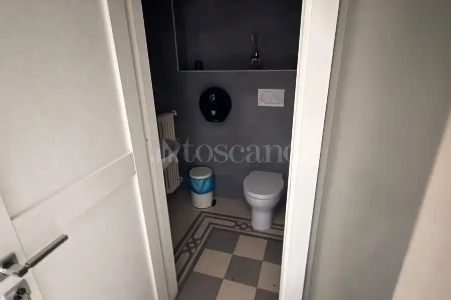 Negozio in affitto di 200 mq a €2.000 (rif. 76/2026)