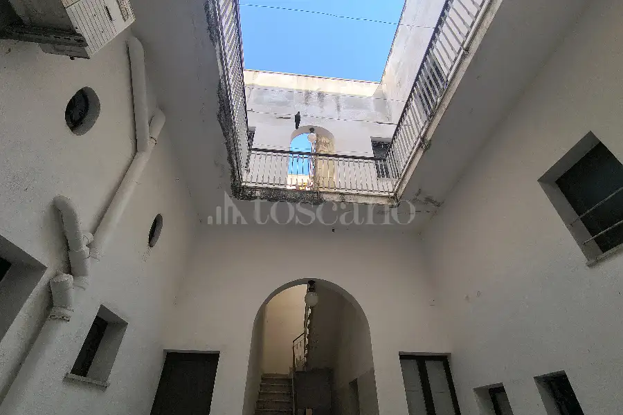 Palazzo in vendita di 585 mq a €338.000 (rif. 51/2026)