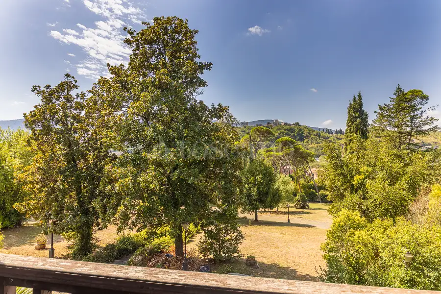 Villa in vendita di 750 mq a €1.950.000 (rif. 53/2026)