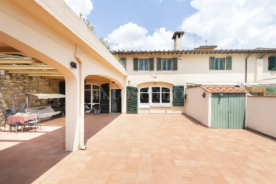 Casa in vendita di 430 mq a €1.250.000 (rif. 25/2025)