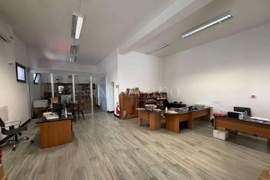 Negozio in vendita di 225 mq a €385.000 (rif. 95/2026)