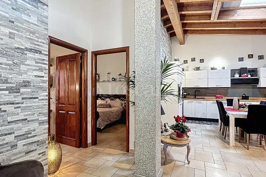 Villa Plurifamiliare in vendita di 480 mq a €680.000 (rif. 2/2026)