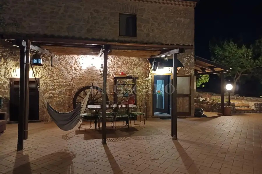 Casale in vendita di 100 mq a €230.000 (rif. 3/2026)