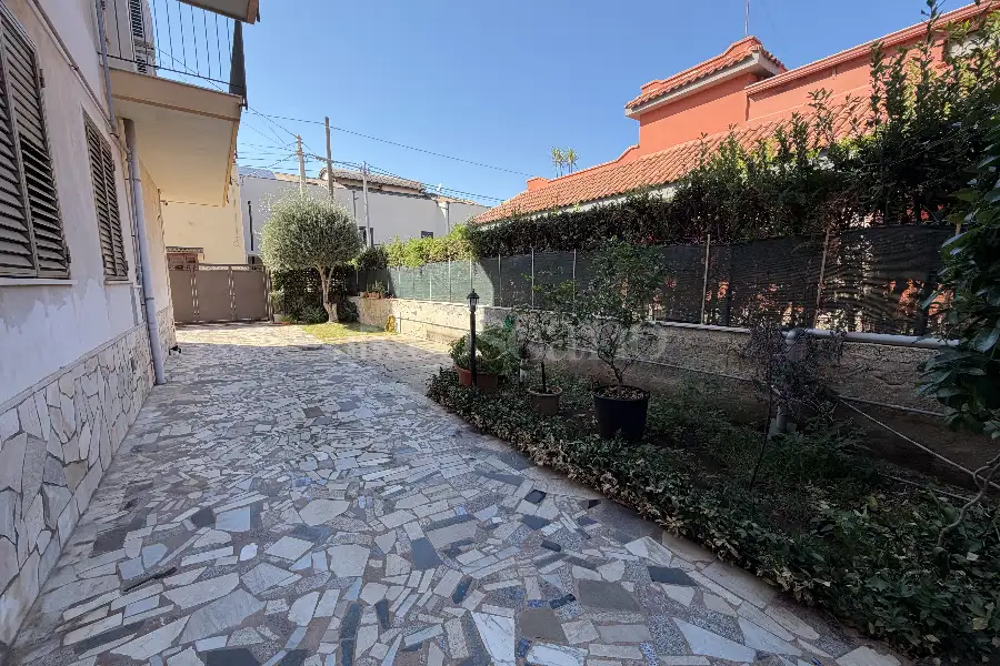 Villa Plurifamiliare in vendita di 400 mq a €399.000 (rif. 137/2026)