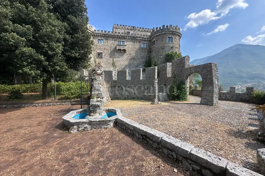 Palazzo in vendita di 3.000 mq trattativa riservata (rif. 69/2026)
