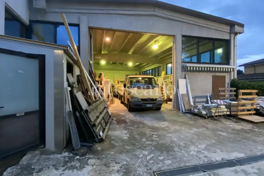 Capannone in vendita di 1500 mq a €710,000 (rif. TS0053VE)