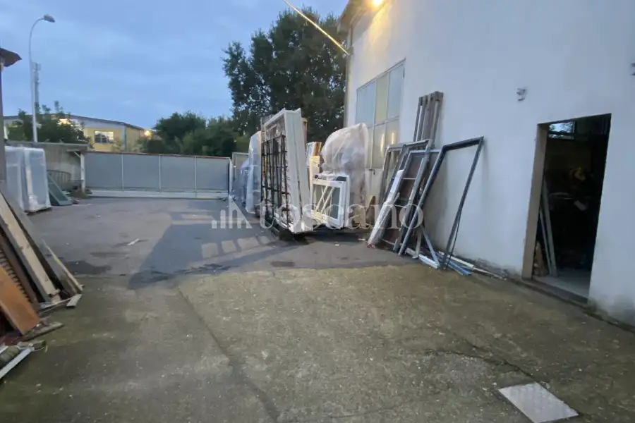 Capannone in vendita di 1500 mq a €710,000 (rif. TS0053VE)
