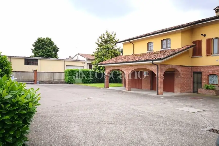 Capannone in vendita di 1500 mq a €710,000 (rif. TS0053VE)