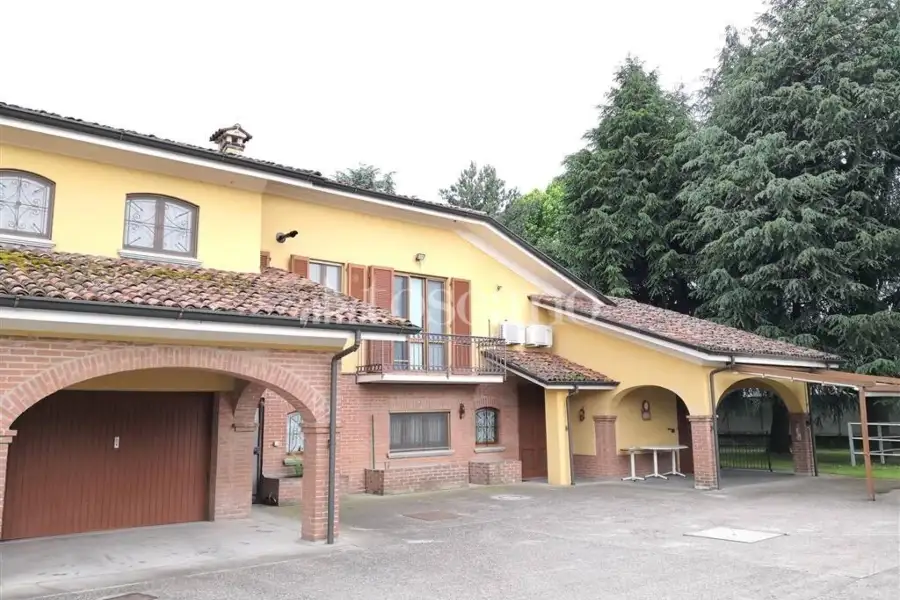Capannone in vendita di 1500 mq a €710,000 (rif. TS0053VE)