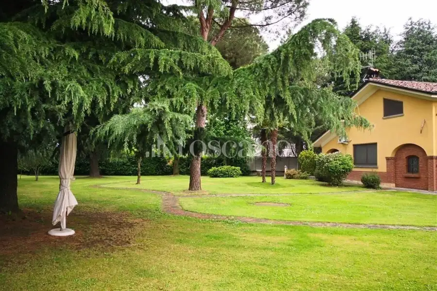 Capannone in vendita di 1500 mq a €710,000 (rif. TS0053VE)