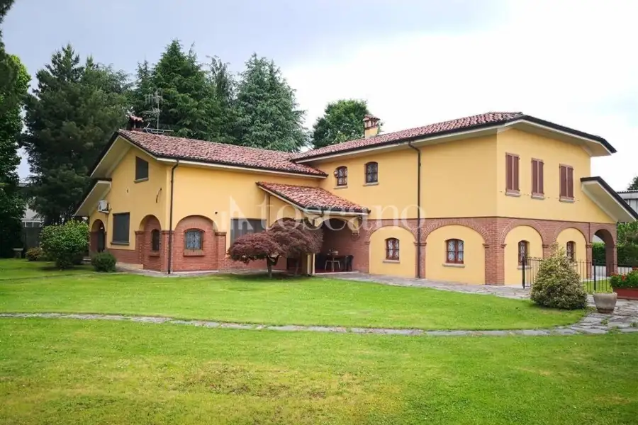 Capannone in vendita di 1500 mq a €710,000 (rif. TS0053VE)