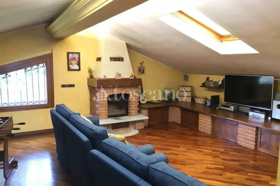 Capannone in vendita di 1500 mq a €710,000 (rif. TS0053VE)