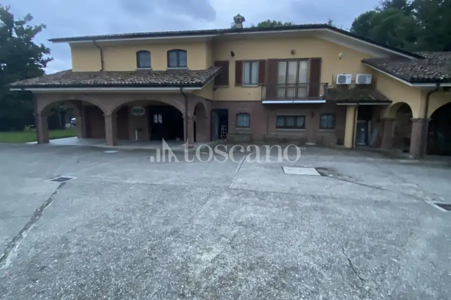 Capannone in vendita di 1500 mq a €710,000 (rif. TS0053VE)