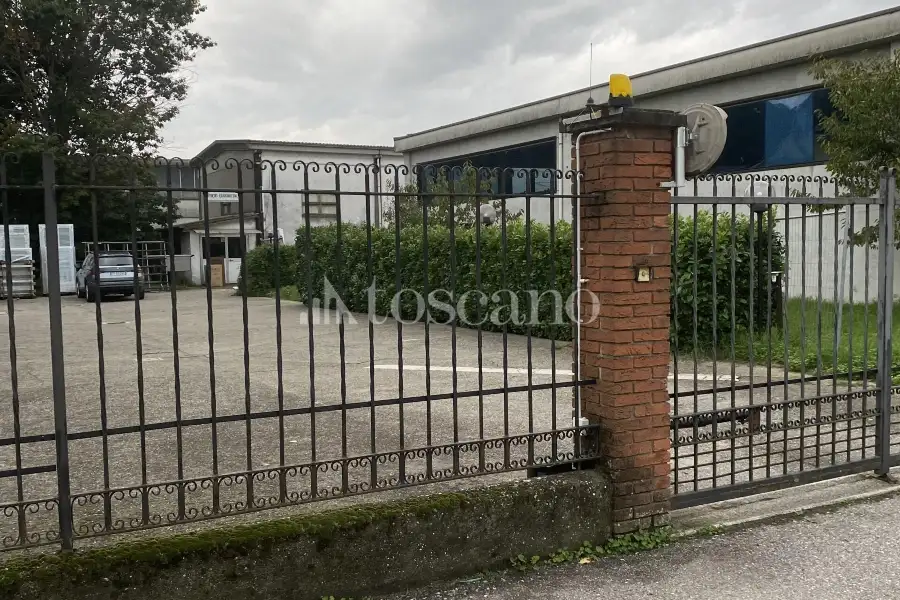 Capannone in vendita di 1500 mq a €710,000 (rif. TS0053VE)