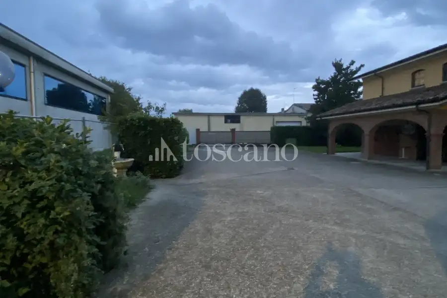 Capannone in vendita di 1500 mq a €710,000 (rif. TS0053VE)