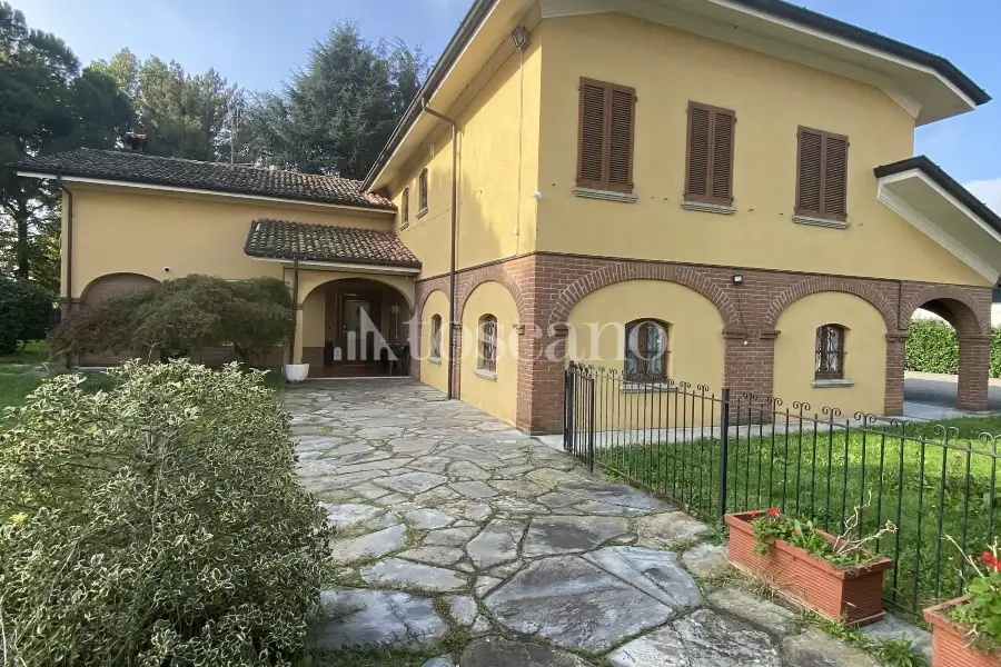 Capannone in vendita di 1500 mq a €710,000 (rif. TS0053VE)