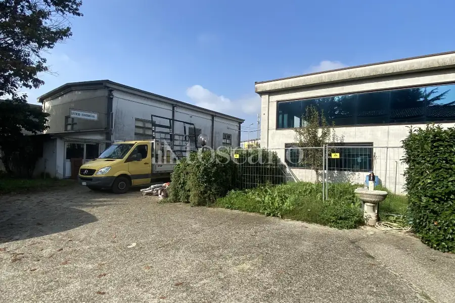 Capannone in vendita di 1500 mq a €710,000 (rif. TS0053VE)