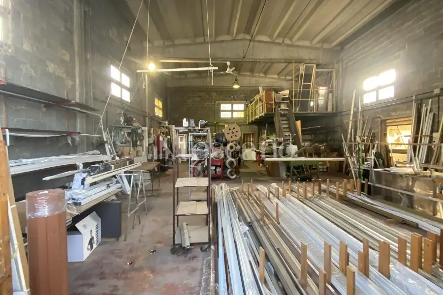 Capannone in vendita di 1500 mq a €710,000 (rif. TS0053VE)